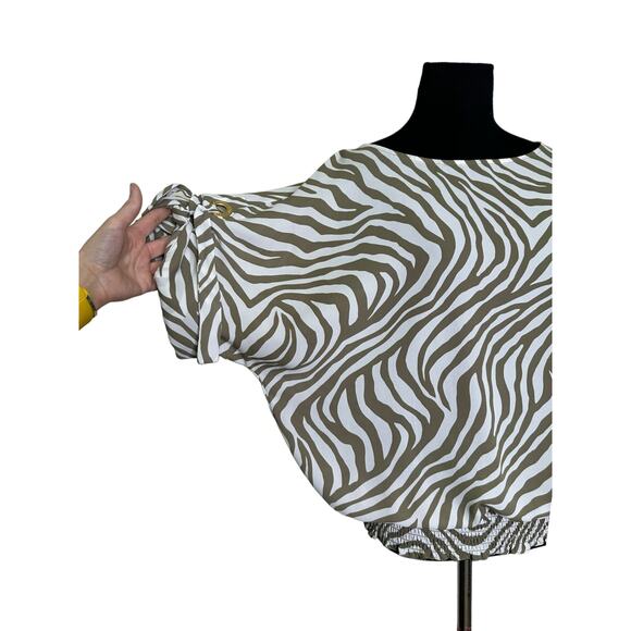 Michael Kors white green zebra print short sleeves blouse size XL - Picture 6 of 11